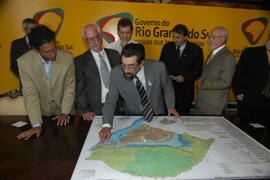 Governador em exercício, Antônio Hohlfeldt, durante o lançamento do Mapa Hidrogeológico do Rio Grande do Sul. Autor: Paulo Dias