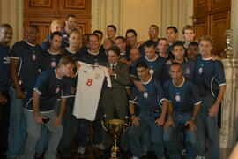 Germano Rigotto na homenagem à equipe de vôlei da Ulbra, com entrega de medalha Rio-Grandense. Autor: Paulo Dias