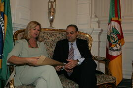 Chefe da Casa Civil, Alberto Oliveira, durante audiência com a prefeita de Turuçu, Selmira Fehrenbach. Autor: Ivan de Andrade