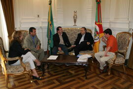 Chefe da Casa Civil, Alberto Oliveira, em audiência com o vice-prefeito de Candiota, Oséias Alves, e comitiva. Autor: Itamar Aguiar