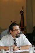 Governador em exercício, Antônio Hohlfeldt, durante reunião sobre reempenhos da Consulta Popular 2004 - Orçamento 2005, com representantes das secretarias da Coordenação e Planejamento e da Fazenda. Autor: Ivan de Andrade