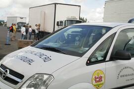 Fiscais da Vigilância Sanitária, da Secretaria de Estado da Saúde, durante fiscalização na BR-290 (freeway), em Santo Antônio da Patrulha. Autor: Itamar Aguiar