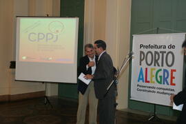 Vice-governador, Antônio Hohlfeldt, participa da entrega do projeto Fala Aí Porto Alegre ao Prefeito de Porto Alegre, José Fogaça. Autor: Ivan de Andrade