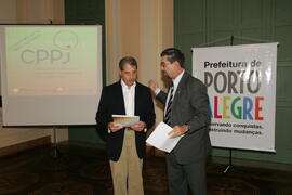 Vice-governador, Antônio Hohlfeldt, participa da entrega do projeto Fala Aí Porto Alegre ao Prefeito de Porto Alegre, José Fogaça. Autor: Ivan de Andrade