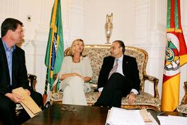 Chefe da Casa Civil, Alberto Oliveira, durante audiência com a prefeita de Turuçu, Selmira Fehrenbach. Autor: Ivan de Andrade