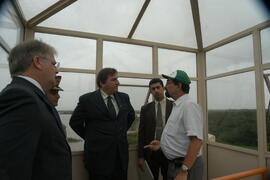 Governador em exercício, Antônio Hohlfeldt, visita a Ilha da Pólvora e assina protocolo. Autor: Paulo Dias