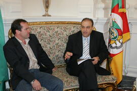 Chefe da Casa Civil, Alberto Oliveira, em audiência com o vice-prefeito de Candiota, Oséias Alves, e comitiva. Autor: Itamar Aguiar