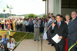 O governador do estado Germano Rigotto na inauguração de uma fábrica de calçados e visita a 10ª Festa Estadual do Feijão e a 2ª Ecofesta em Sobradinho. Autor: Nabor Goulart