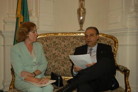 Chefe da Casa Civil, Alberto Oliveira, durante audiência com a vice-prefeita de Ibirubá, Mirian Peukert Rebelato. Autor: Paulo Dias