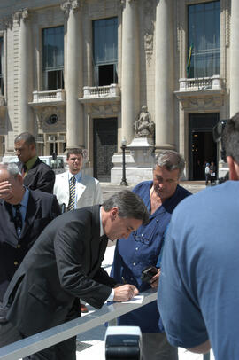 Germano Rigotto leva mensagem do Governo à Assembleia Legislativa. Autor: Paulo Dias