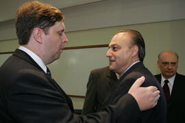 Chefe da Casa Civil, Alberto Oliveira, representa o governador durante solenidade de posse do novo presidente do Conselho Regional de Contabilidade do Estado, Rogério Rokembach. Autor: Ivan de Andrade