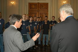 Governador Germano Rigotto na homenagem à equipe de vôlei da Ulbra, com entrega de medalha Rio-Grandense. Autor: Paulo Dias