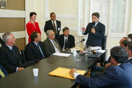 Governador Germano Rigotto durante a audiência com os prefeitos da região da fronteira oeste. Autor: Jefferson Bernardes