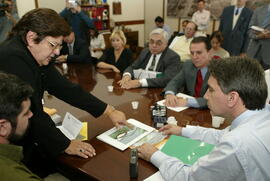 Imagem de Gabinete Germano Rigotto, dia 14/04/2003, horário 15:55. Autor: Nabor Goulart