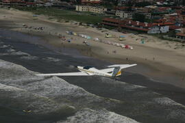Operação da Brigada Militar sobrevoa praias do Litoral Norte para localizar materiais de pesca em locais proibidos. Autor: Itamar Aguiar
