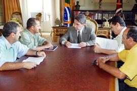 O governador Germano Rigotto em audiência com a Associação de Cabos e Soldados da Brigada Militar. Autor: Nabor Goulart