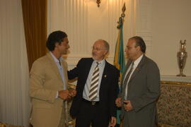 Chefe da Casa Civil, Alberto Oliveira, recebe o prefeito de Vacaria, José Aquiles Susin. Autor: Paulo Dias