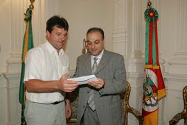 Chefe da Casa Civil, Alberto Oliveira, durante audiência com prefeito de Anta Gorda, Vanderlei Antônio Moresco. Autor: Paulo Dias