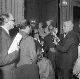 Apresentação, ao governador, da Taça Jules Rimet, conquistada pelo Brasil na Copa do Mundo