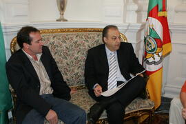 Chefe da Casa Civil, Alberto Oliveira, em audiência com o vice-prefeito de Candiota, Oséias Alves, e comitiva. Autor: Itamar Aguiar