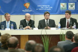 Fórum Nacional dos Secretários Estaduais para Assuntos de C&T e Fórum Nacional das Fundação de Amparo à Pesquisa, com termo de abertura do processo licitatório do Centro de Excelência em Microeletrônica. Autor: Nabor Goulart
