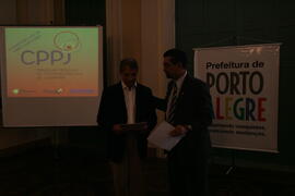 Vice-governador, Antônio Hohlfeldt, participa da entrega do projeto Fala Aí Porto Alegre ao Prefeito de Porto Alegre, José Fogaça. Autor: Ivan de Andrade