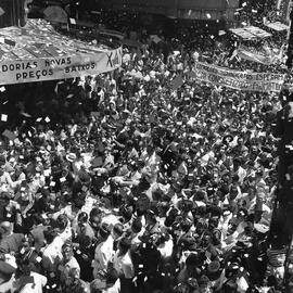 Manifestação popular nas ruas de Porto Alegre