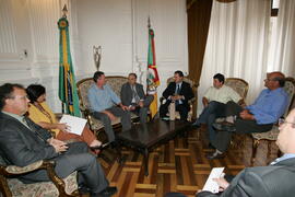 Chefe da Casa Civil, Alberto Oliveira, durante audiência com o prefeito de Sananduva, Itamar Antônio Camozzato, e o secretário dos Transportes, Alexandre Postal. Autor: Ivan de Andrade
