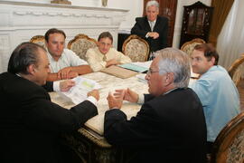Chefe da Casa Civil, Alberto Oliveira, em audiência com o prefeito de Nova Prata, Vitor Pletsch. Autor: Itamar Aguiar