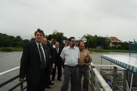 Governador em exercício, Antônio Hohlfeldt, visita a Ilha da Pólvora e assina protocolo. Autor: Paulo Dias