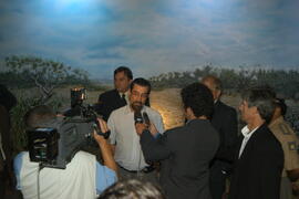 Governador em exercício, Antônio Hohlfeldt, visita a Ilha da Pólvora e assina protocolo. Autor: Paulo Dias