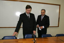 Chefe da Casa Civil, Alberto Oliveira, representa o governador durante solenidade de posse do novo presidente do Conselho Regional de Contabilidade do Estado, Rogério Rokembach. Autor: Ivan de Andrade