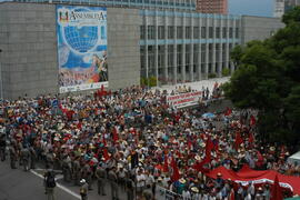 Manifestação do Movimento Sem Terra (MST) em frente a Assembleia Legislativa do Rio Grande do Sul. Autor: Paulo Dias