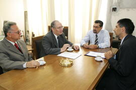 Vice-governador Antônio Hohlfeldt recebe o pró-reitor acadêmico da Unisinos, Pedro Gilberto Gomes, para discutir o Congresso Internacional da ALAIC. Autor: Ivan de Andrade