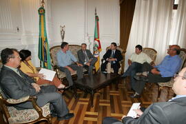 Chefe da Casa Civil, Alberto Oliveira, durante audiência com o prefeito de Sananduva, Itamar Antônio Camozzato, e o secretário dos Transportes, Alexandre Postal. Autor: Ivan de Andrade