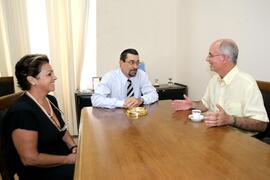 Vice-governador, Antônio Hohlfeldt, recebe a diretora institucional da Brasil Telecom, Rita Daudt. Autor: Ivan de Andrade