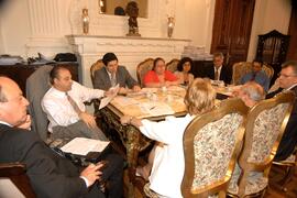 Chefe da Casa Civil, Alberto Oliveira, em reunião com autoridades. Autor: Paulo Dias