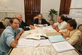 Chefe da Casa Civil, Alberto Oliveira, em audiência com o prefeito de Nova Prata, Vitor Pletsch. Autor: Itamar Aguiar