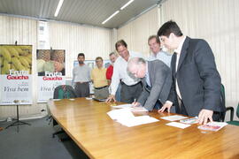 Secretário da Agricultura e Abastecimento, Odacir Klein, e o presidente da Emater, Caio Rocha, participam da abertura oficial da 24ª edição das Feiras do Litoral Norte. Autor: Itamar Aguiar
