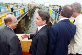 Germano Rigotto visita a ponte que liga os municípios de Tramandaí à Imbé. Autor: Nabor Goulart
