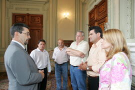 Governador em exercício, Antônio Hohlfeldt, recebe convite para a 33ª Festa do Figo em Nova Petrópolis. Autor: Ivan de Andrade