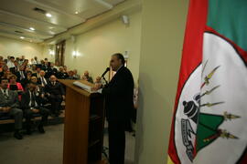 Chefe da Casa Civil, Alberto Oliveira, representa o governador durante solenidade de posse do novo presidente do Conselho Regional de Contabilidade do Estado, Rogério Rokembach. Autor: Ivan de Andrade