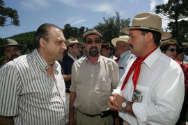 Chefe da Casa Civil, Alberto Oliveira, e governador em exercício, Antônio Hohlfeldt, visitam o XXVII Rodeio Crioulo Nacional de São José dos Ausentes. Autor: Ivan de Andrade
