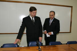 Chefe da Casa Civil, Alberto Oliveira, representa o governador durante solenidade de posse do novo presidente do Conselho Regional de Contabilidade do Estado, Rogério Rokembach. Autor: Ivan de Andrade
