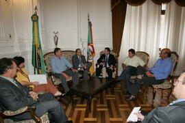 Chefe da Casa Civil, Alberto Oliveira, durante audiência com o prefeito de Sananduva, Itamar Antônio Camozzato, e o secretário dos Transportes, Alexandre Postal. Autor: Ivan de Andrade