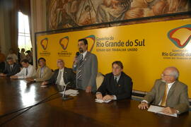 Governador em exercício, Antônio Hohlfeldt, durante o lançamento do Mapa Hidrogeológico do Rio Grande do Sul. Autor: Paulo Dias