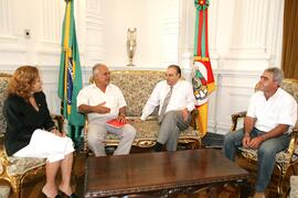 Chefe da Casa Civil, Alberto Oliveira, durante audiência com vice-presidente da executiva do PMDB de Bagé, Rivaldo Barroso. Autor: Ivan de Andrade