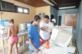 Programa Internet na Praia, desenvolvido pela Secretaria da Ciência e Tecnologia em parceria com a Procergs, oferece aos veranistas e moradores do Litoral Norte gaúcho acesso à internet. Autor: Itamar Aguiar