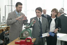 O Governador do estado Germano Rigotto na inauguração do Laboratório de Tecnologia do Instituto de Ciências Exatas e Tecnológicas da Feevale. Autor: Nabor Goulart