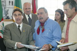 Imagem de Gabinete Germano Rigotto, dia 28/03/2003, horário 12:20. Autor: Nabor Goulart
